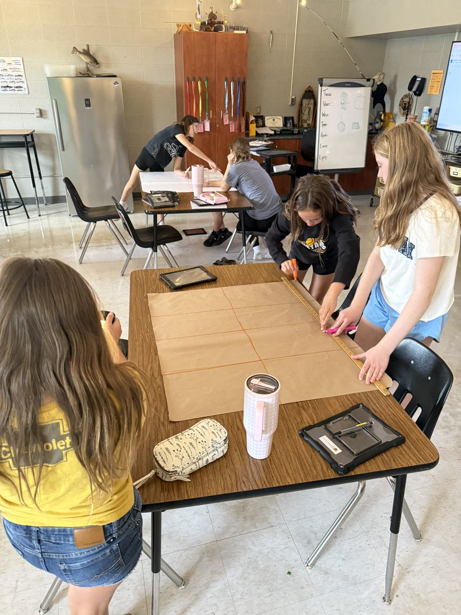 Leaders for Life 6 diving into the ideation phase of project planning! The 6 C’s are in action, and today’s focus is on #citizenship—building ideas that make a difference in our community! <a href="/ByronBears/">Byron Public Schools</a> <a href="/ByronMSBears/">Byron Middle School</a>