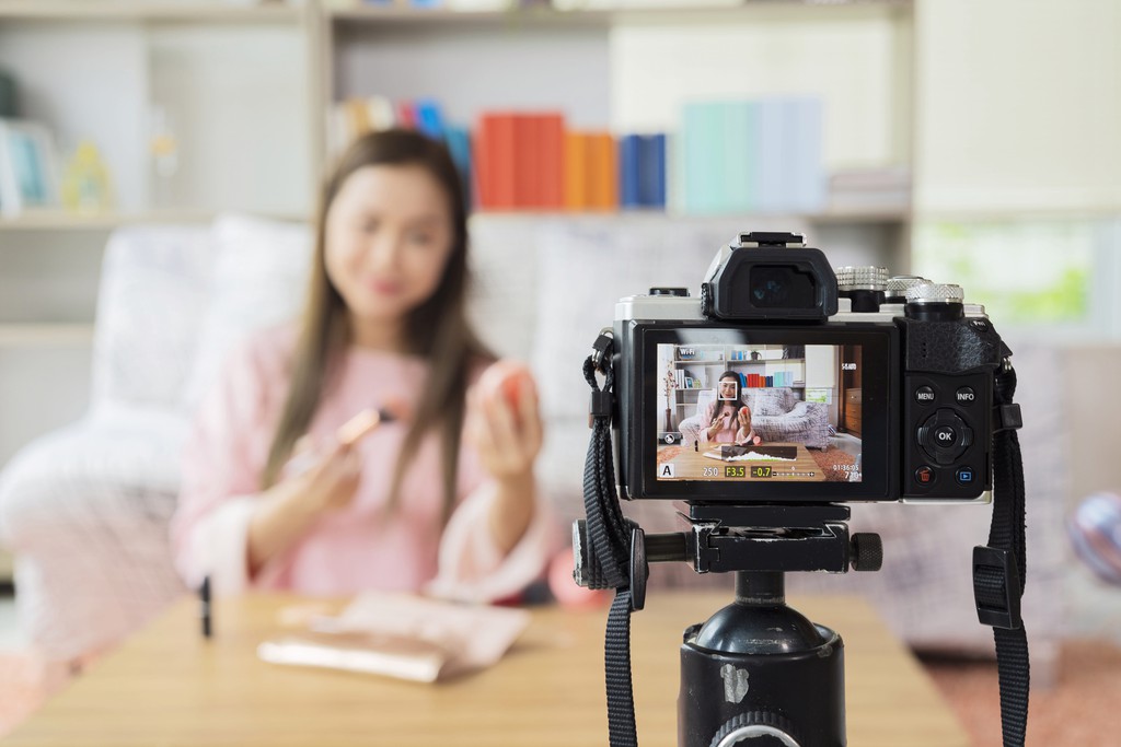 If video production feels overwhelming, consider creating shorter videos (3-5 minutes) to build momentum before tackling longer projects.

Read more 👉 lttr.ai/Ai4t3

#youtubetips #claricelin