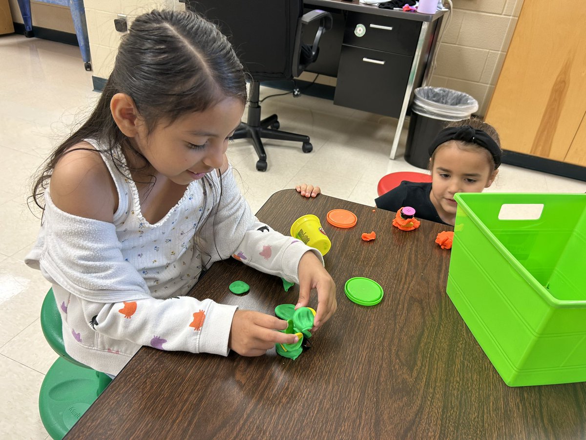 Mrs. Flores ⚓️💙 tweet media