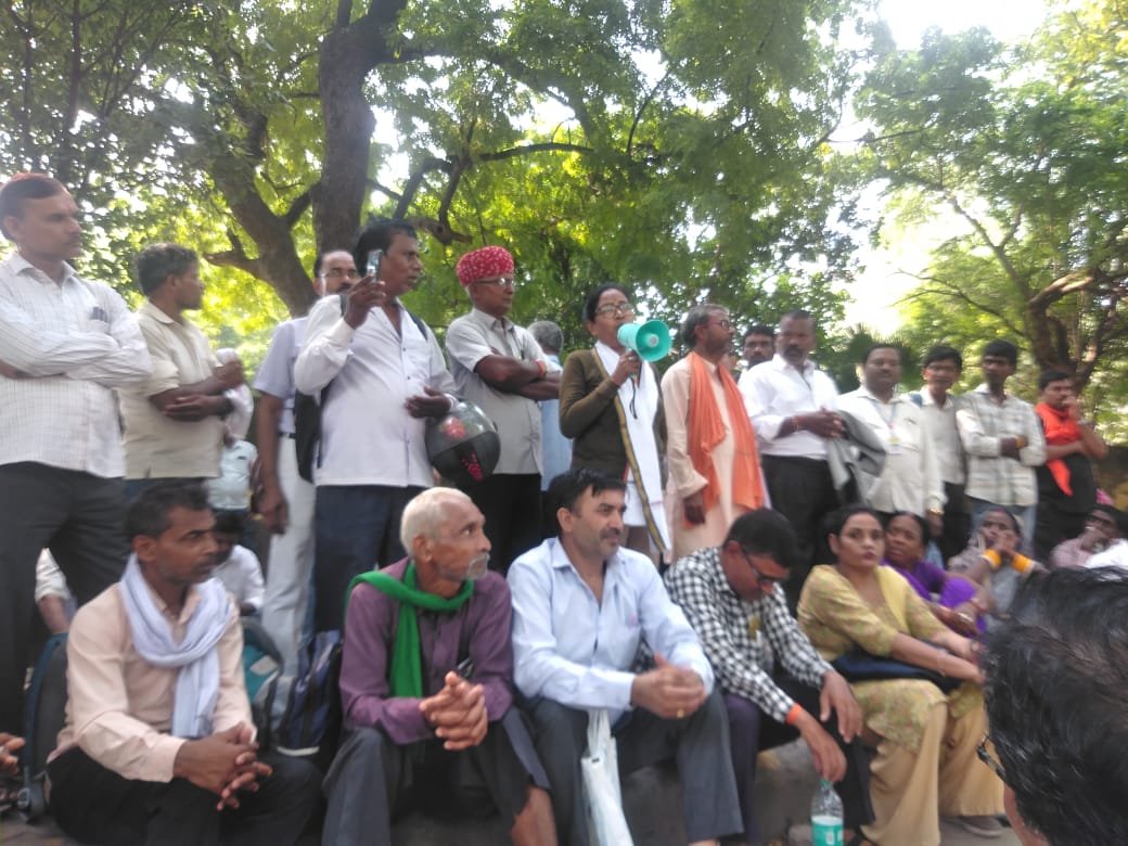 yuganternews's tweet photo. 50 करोड़ ठगी पीड़ित भुगतान सुरक्षा सम्मान से वंचित, केंद्र एवं राज्य मौन, नहीं हो रहा सरकार द्वारा #budsact2019 का पालन.
करोड़ों नागरिकों ने किया पलायन लाखों ने करी जीवनलीला समाप्त.
बड़े संघर्ष की होगी तैयारी घेरेंगे संसद 
@PMOIndia @HMOIndia @nsitharaman @RahulGandhi @BBCHindi https://t.co/jA7ouYrMXs
