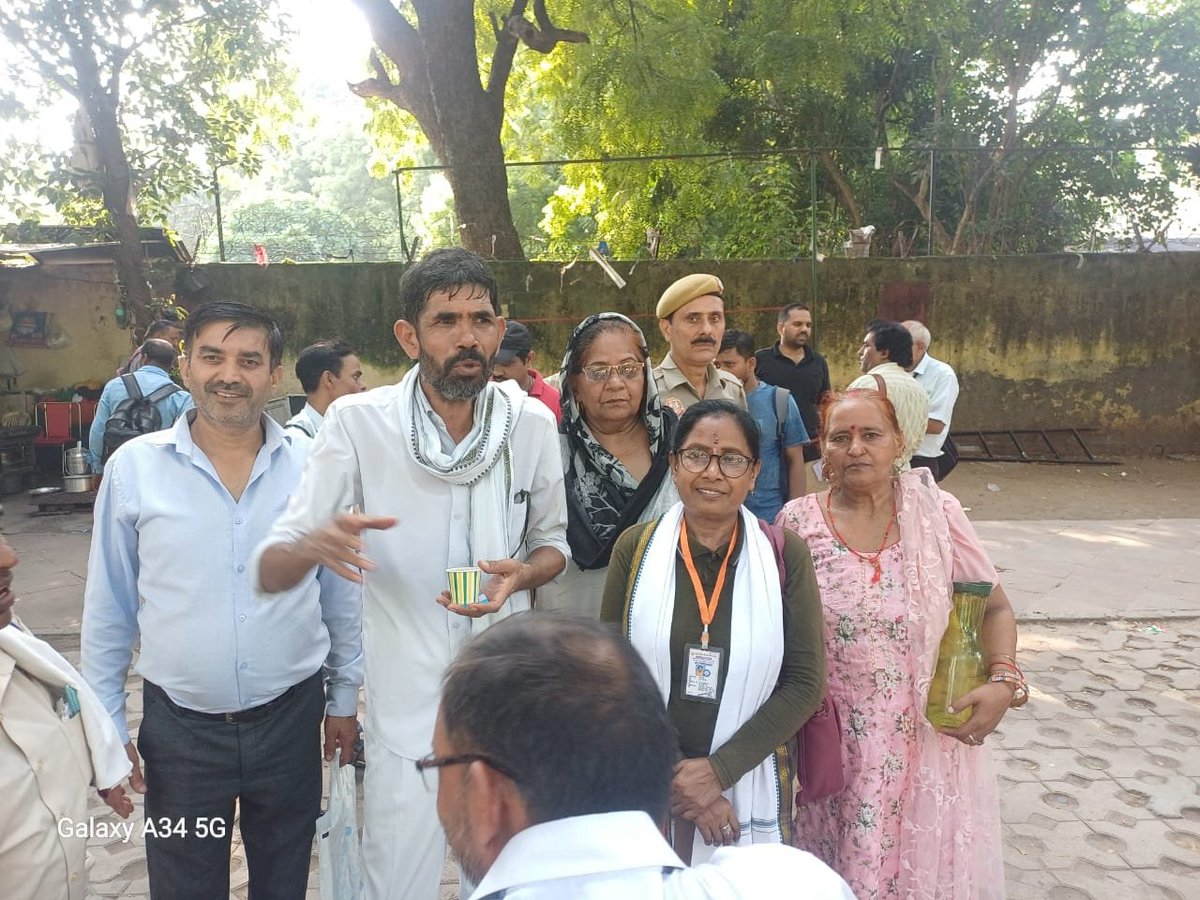 yuganternews's tweet photo. 50 करोड़ ठगी पीड़ित भुगतान सुरक्षा सम्मान से वंचित, केंद्र एवं राज्य मौन, नहीं हो रहा सरकार द्वारा #budsact2019 का पालन.
करोड़ों नागरिकों ने किया पलायन लाखों ने करी जीवनलीला समाप्त.
बड़े संघर्ष की होगी तैयारी घेरेंगे संसद 
@PMOIndia @HMOIndia @nsitharaman @RahulGandhi @BBCHindi https://t.co/jA7ouYrMXs