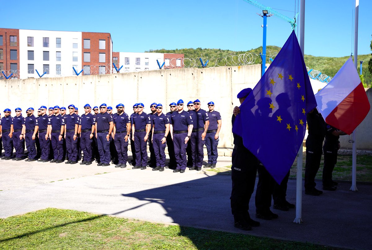 EULEXKosovo's tweet photo. 💪🇵🇱 Welcome to our Formed Police Unit's XXXVIII rotation!

Today, @EulexHoM Giovanni Pietro Barbano presided over the welcome ceremony for the 105 @PolskaPolicja men &amp; women deployed to EULEX FPU to support 🇽🇰 stability &amp; contribute to the security of all communities. https://t.co/oznZTVYQUn