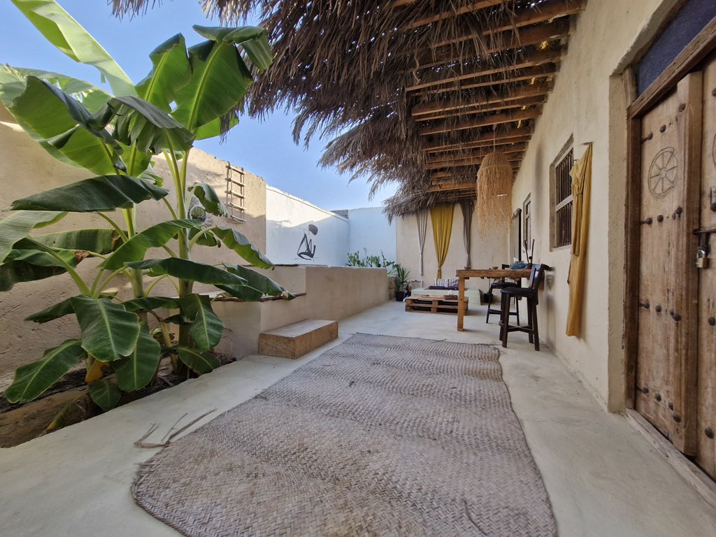 Foozoolmareke's tweet image. بچه‌ها جون من یه اقامتگاه کوچیک تو قشم دارم. بخاطر سایه #جنگ و وضعیت اقتصادی، مسافر خیلی کم شده. تنها راه درآمدم که با عشق و علاقه درست کردم بخاطر وضع موجود داره زمین میخوره. لطفا حمایتم کنید.
#اقامتگاه #قشم
پیج اینستاگرام: 
instagram.com/naghsh_qeshm