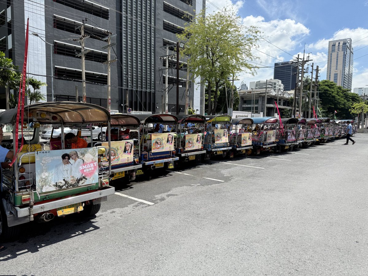 CongBao73918's tweet photo. Dear Mom and Dad, I couldn't go to Thailand to celebrate your birthdays, but my TuTu car carries my full love and blessings, running on the streets and alleys of Bangkok, May you be treated gently by the world and keep shining freely in the future.

#SmartBoom https://t.co/ESexUDT0w1