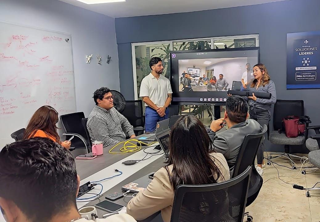 LatintelMX's tweet image. Presentación de pantallas interactivas @OneScreen_LATAM  al equipo de trabajo de @GrupoMassMX 

#OneScreen #pantallasinteligentes #pantallasinteractivas #PizarraInteractiva