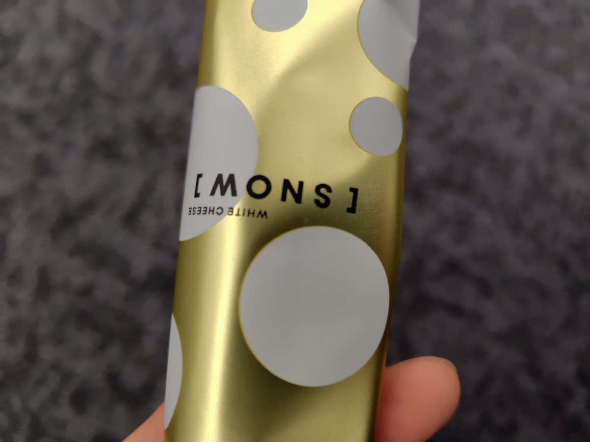 後輩「そらかぜさん、お土産です。」
そらかぜ「いただくね♪ん？MONS？」

数秒後に、逆さに読んでいたことに気づく。逆さにしても、どのアルファベットの文字にも違和感がない。

※SNOWという北海道のチーズのお菓子で、チーズの味が濃くて、美味しかった。