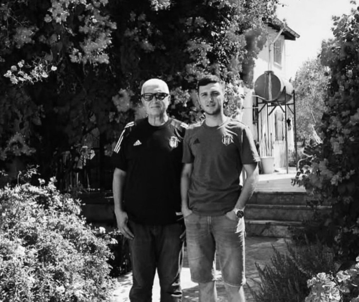 CENAZEMİZ VAR

Tribünümüzün öncülerinden Tuncay (Tugi) Yanık’ın babası Can Yanık amcamızın vefat haberini derin bir üzüntüyle öğrenmiş bulunmaktayız.

Amcamıza Allah’tan rahmet, başta Tugi Yanık olmak üzere tüm sevenlerine sabır ve başsağlığı dileriz.