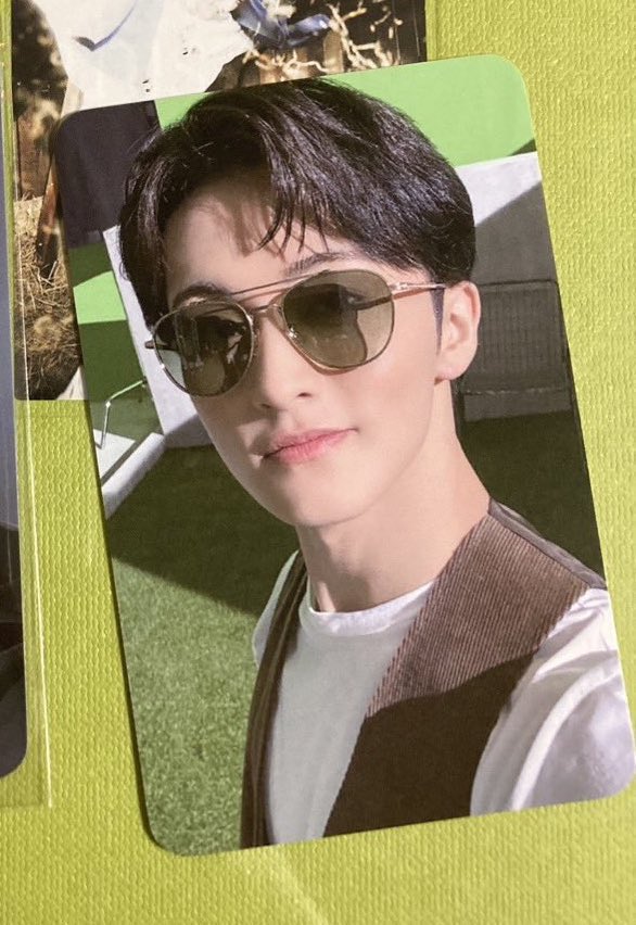 nyenyop's tweet photo. wtb mark the firstfruit everline, mark the firstfruit official md box set (pc only). pref rd ina tapi rd luar juga gapapa kalo bisa yang murce hihihi tawarin yaa guysss https://t.co/99PoPxWfQw