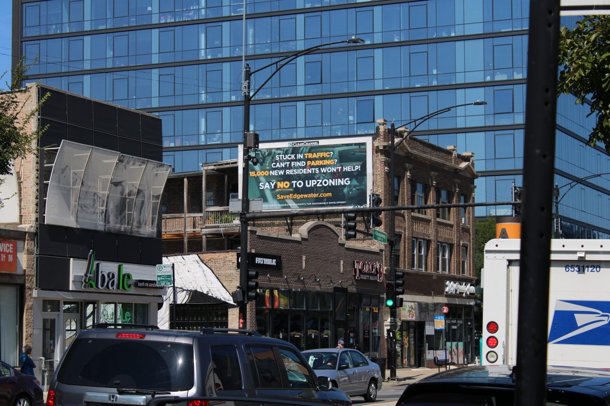 A fight over rezoning Broadway is intensifying in Edgewater, with some neighbors taking out billboards. blockclubchi.co/42uLnuC