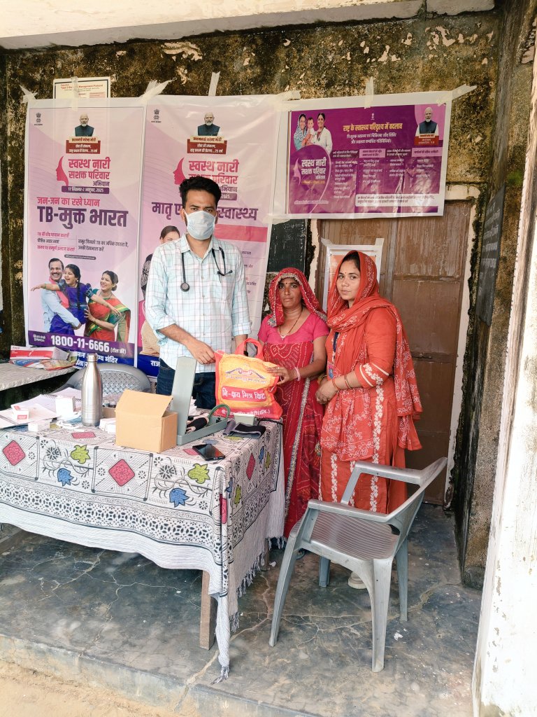 NitG1251's tweet photo. ब्लॉक दांता में सशक्त नारी सशक्त परिवार अभियान में टी बी मरीजों को डॉ भरत सिंह चौहान BCMO के निर्देशानुसार निक्षय पोषण किट वितरित किए गए तथा विभागीय योजनाओं की जानकारी दी।। https://t.co/1KAyTAnUkH
