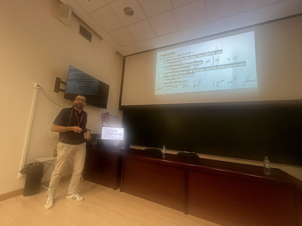 Es el turno de Loriano Storchi de la <a href="/g_chieti49695/">Università G. d'Annunzio Chieti - Pescara</a> que nos hablará de Dirac-Kohn-Sham calculations #SECSMol #IFF <a href="/CSIC/">CSIC</a> #CampusSerrano