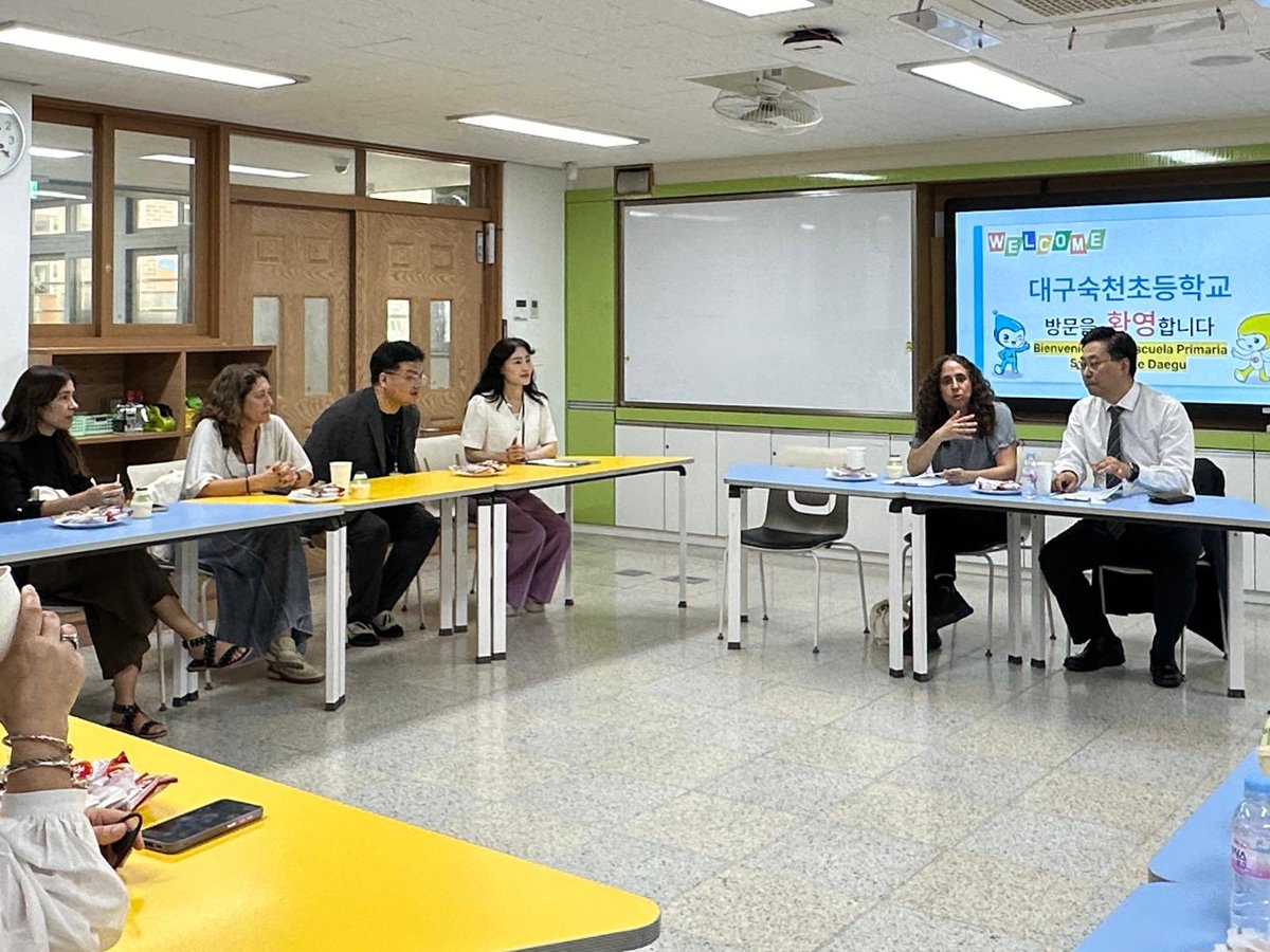 Presentar la experiencia de Ceibal siempre es un orgullo. Además, en esta invitación que nos hizo Corea, se abren puertas para la cooperación. Estamos desarrollando capacidades locales en IA de las que otros también pueden aprender. De Uruguay al mundo 🇺🇾 🌎