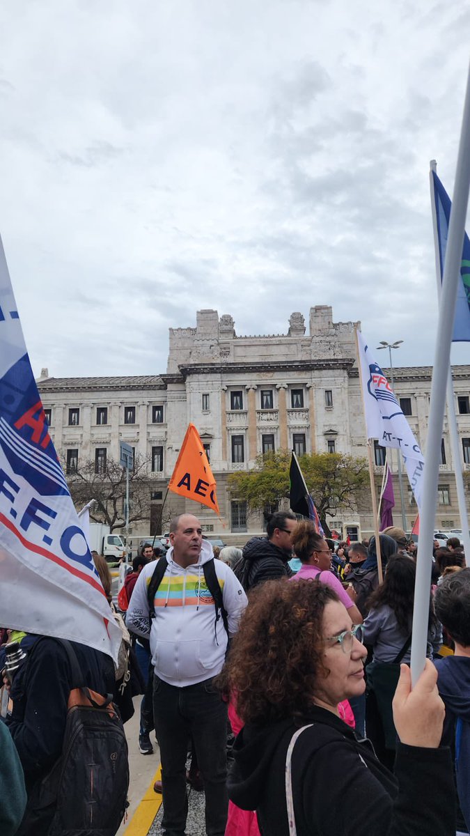 𝙈𝙤𝙫𝙞𝙡𝙞𝙯𝙖𝙘𝙞𝙤́𝙣 𝙚𝙣 𝙚𝙡 𝙋𝙖𝙡𝙖𝙘𝙞𝙤 ✊

Paro parcial de #ADUR para acompañar a la delegación universitaria que tendrá reuniones el presupuesto de la #Udelar.