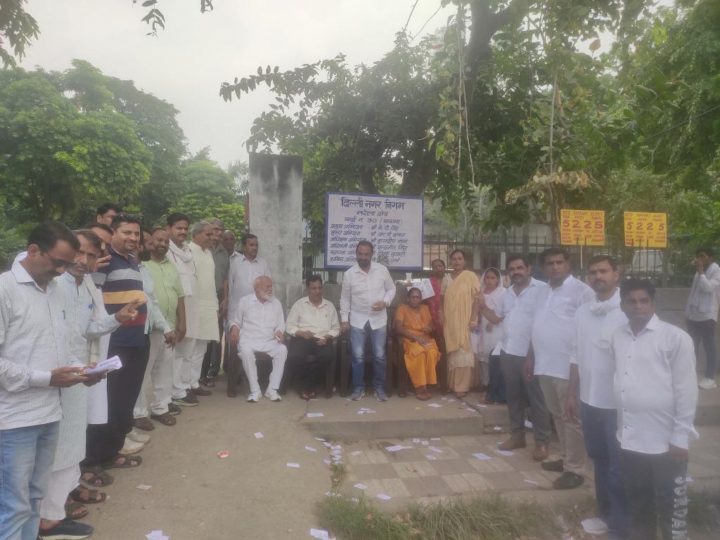 SurenderK_INC's tweet photo. ‘DU का विश्वास, @nsui के साथ’
आज अपने साथीयों के साथ अदिति कॉलेज पहुँचकर छात्रशक्ति से NSUI को विजयी बनाने की अपील की।
#VoteForNSUI
@devendrayadvinc @INCDelhi @qazinizamuddin https://t.co/AWNmwVIwlZ