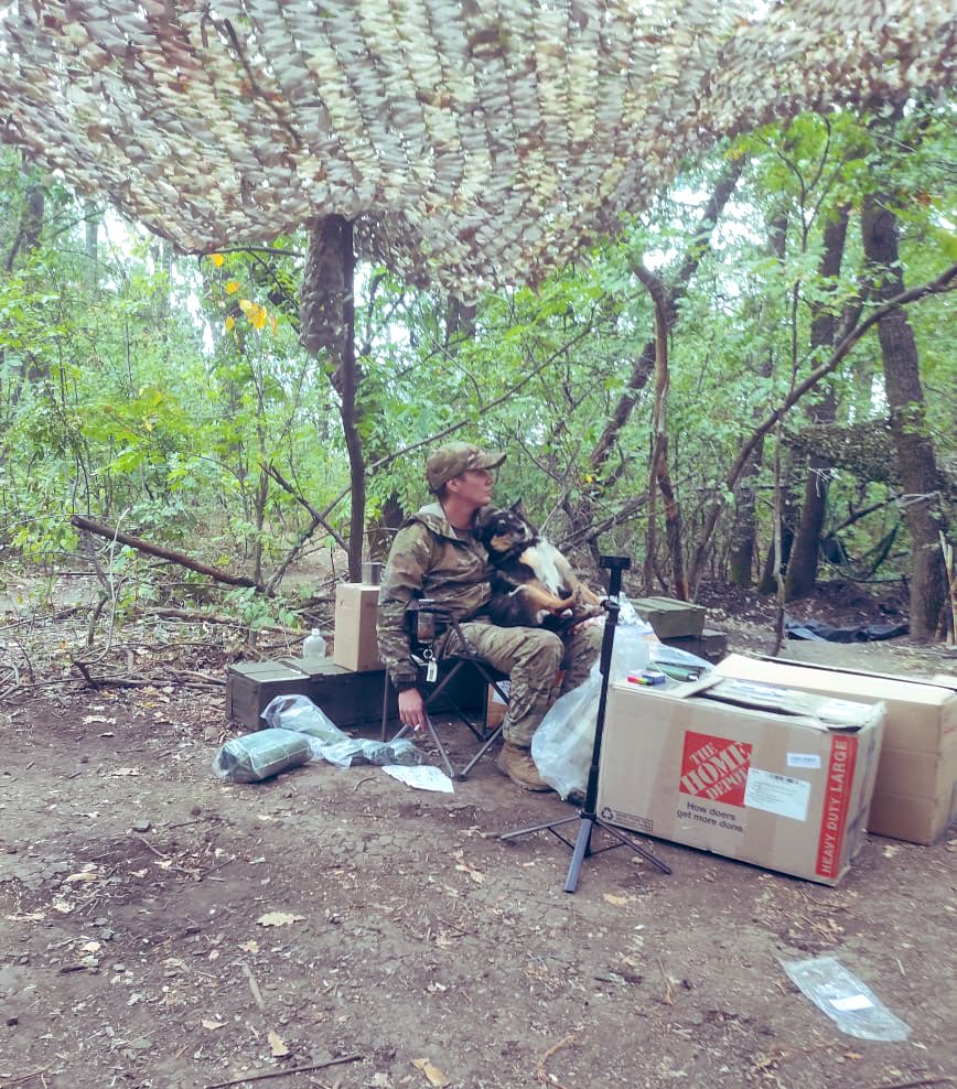 AprilHuggett's tweet image. Just two ladies waiting for their soldiers so they can give out all the aid amazing people sent. 

Thank you 🙏

#Support93 #SupportUkraine