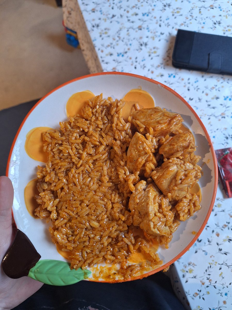 hi how many cals🙂🙂 chicken breat like 2.5 spoons of rice aand some spices and oil