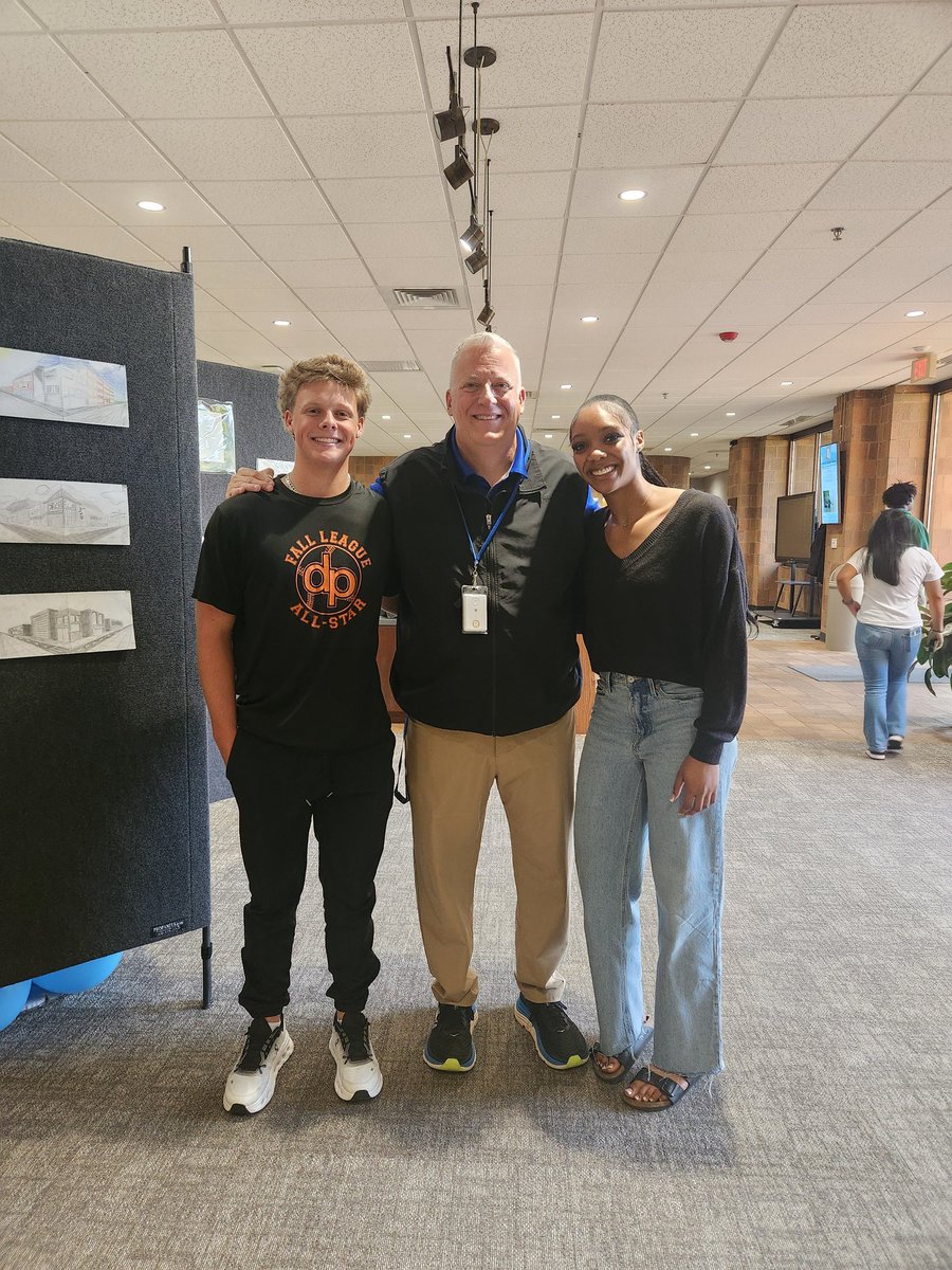 Honored to have Jacob Prevatte and Aubrie Walker with me today at the Greenville County Schools Student Athlete Leadership Team!

Two great kids from West Georgia Road!

#WeAreWoodmont
