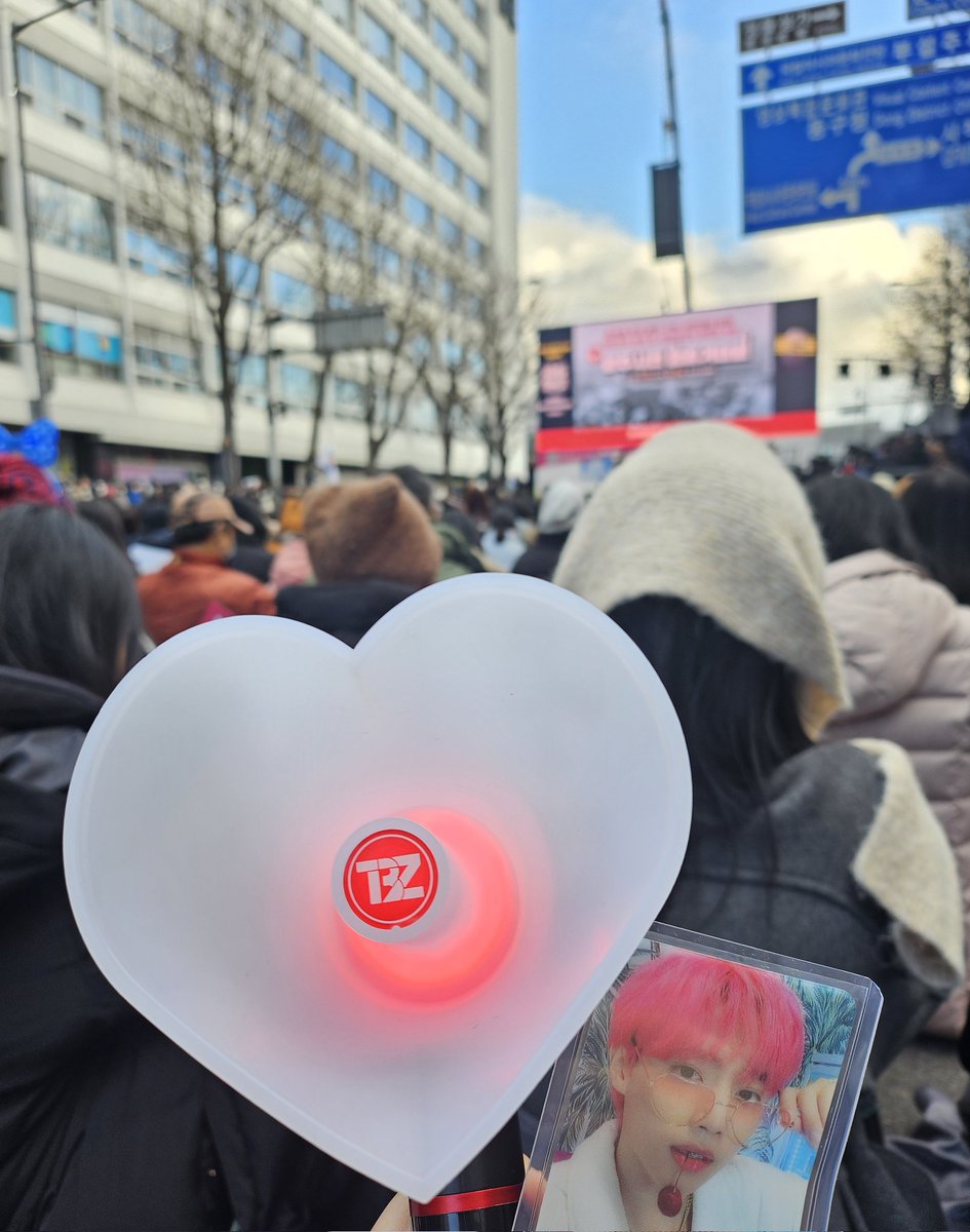 mil007237688184's tweet photo. 더비들이 더비봉들고 그 추운 겨울도로에서 살기좋은세상 만들어줄게 외칠때 뭐하고있었는데
우리가 함께한 몇년의 추억 남들이 함부로 말할수 없는 소중한거야
제발 서로를 위해서라도 바꾸고 끝내자
#QWER_침묵마케팅_컨셉이냐
#내_더비봉에_누가손을올려_감히
#시간이지나도_더비의목소리는_영원히 https://t.co/QYnFsto7hZ