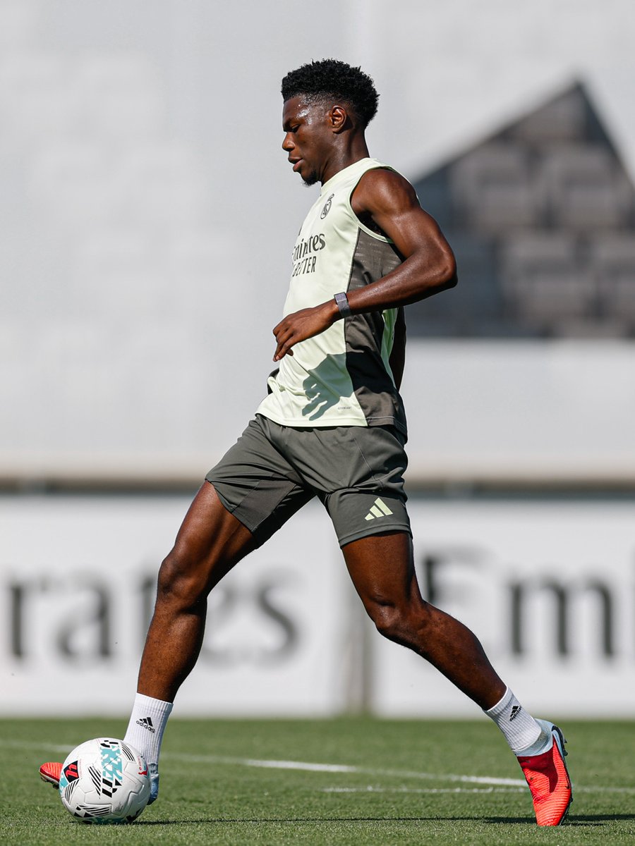 realmadrid's tweet photo. 🫡 @atchouameni 🫡 https://t.co/MPandjgaGl