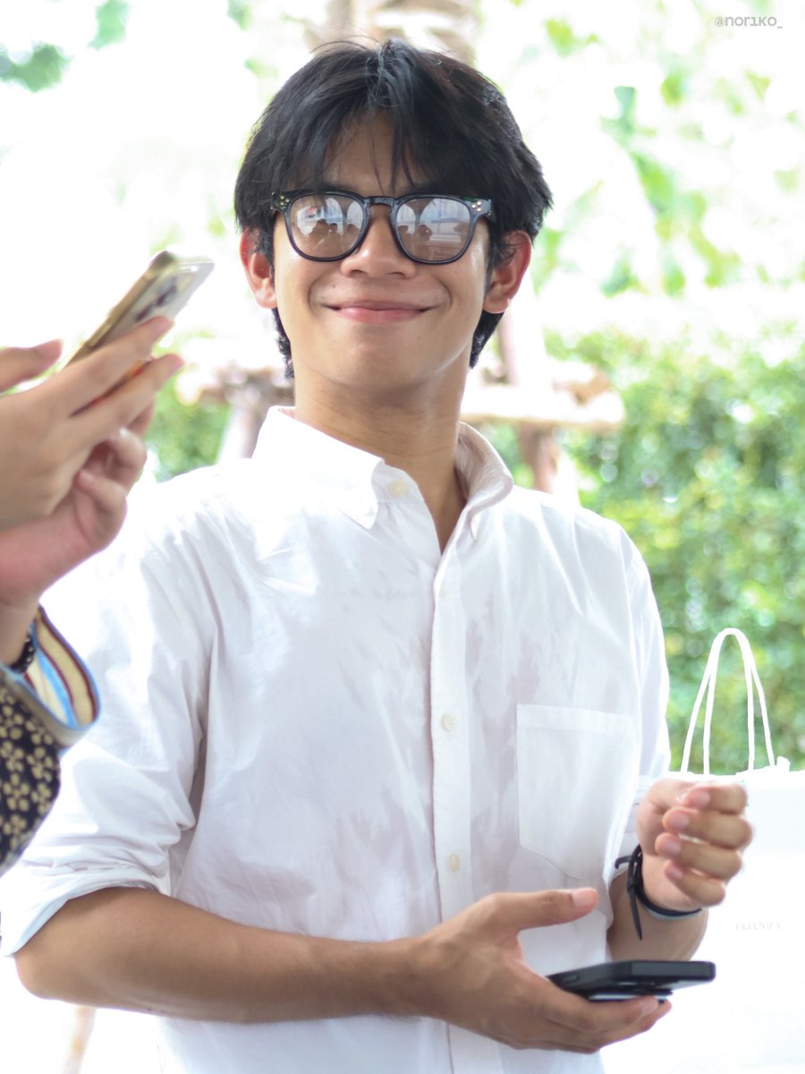 redv1olet's tweet photo. ตากล้องส่วนตุวตาฟลุ๊คป้ะ 5525352552

#deawwongphat #deawdadadeaw https://t.co/KuruHq4vBq