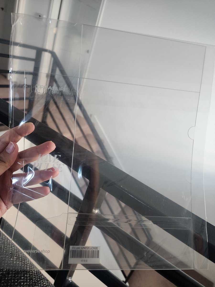 I also got the love pulse sporty set pob the album cover, no one ordered a set I just had enough individual orders for a set. so if anyone wants this please let me know and ill include it in your package #gomulUP