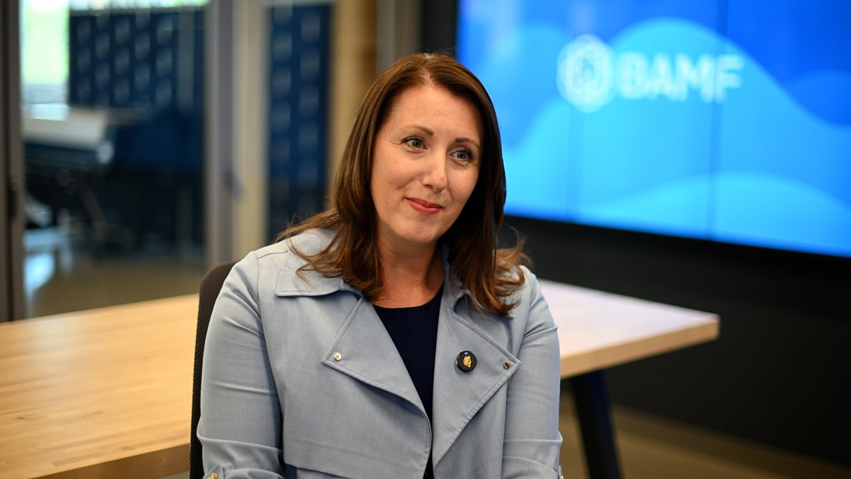 Happy Fall Reunion day, Bulldogs! The countdown to Homecoming continues as we congratulate our final Distinguished Alumni honoree, Interior Design graduate, Laurie Placinski! 🏅 Laurie serves as VP of Design, Real Estate, and Partnerships at BAMF Health. 🤩 Congrats, Laurie! 🏆🐾