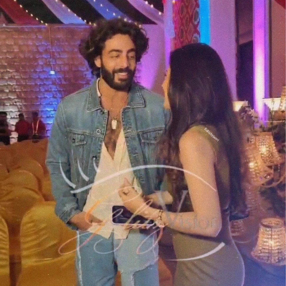 khwaabhumai_'s tweet image. He looks at you !!!, but does he looks the way Krushal looks at Hiba ???!!🥹💗✨️❤️‍🩹
.
.
🏠❤️‍🩹

.
.
.
.
TAGS 🏷 
#KrusHi
#RuNak 
#Jhanak 
#HibaNawab #KrushalAhuja #ITA2025KRUSHALAHUJA #ITA2025HIBANAWAB