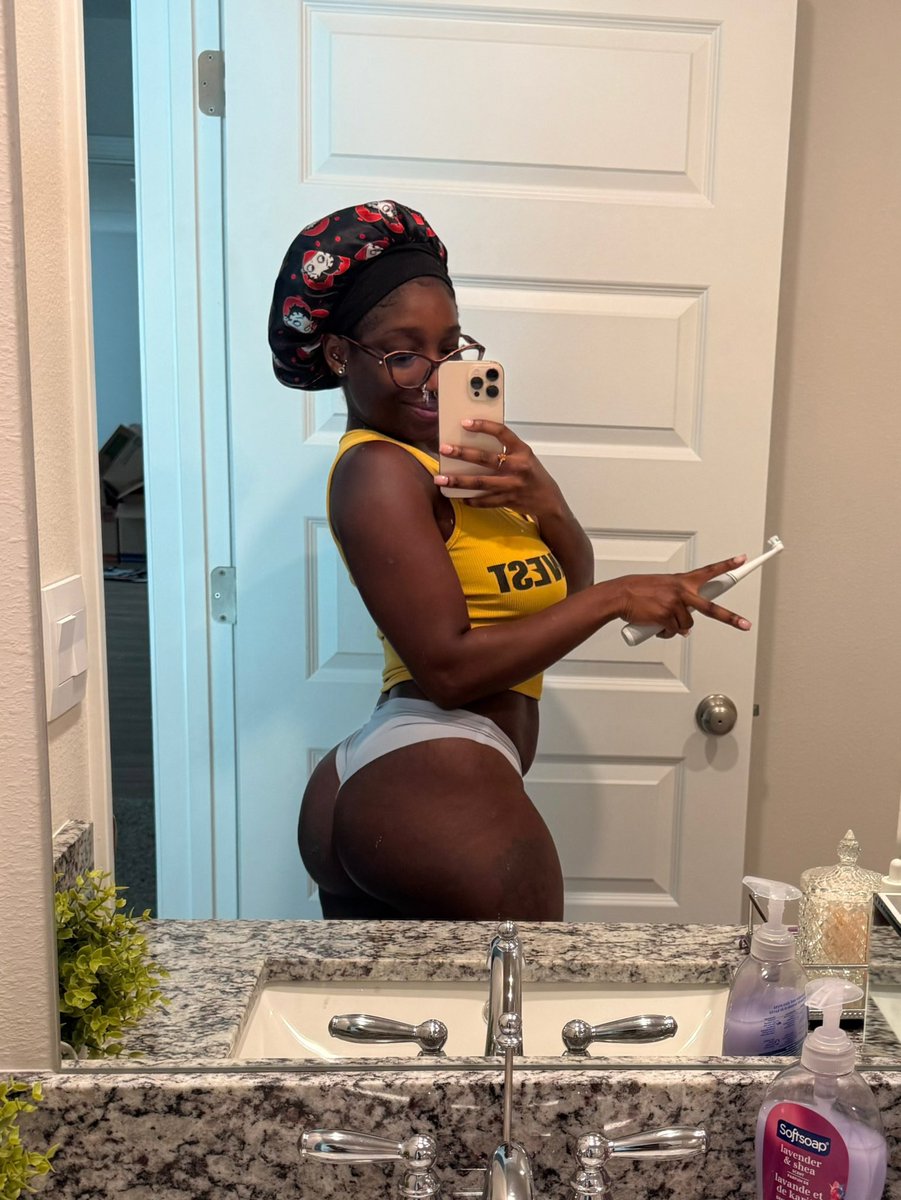 just woke up. booty still big 💛🙏🏿