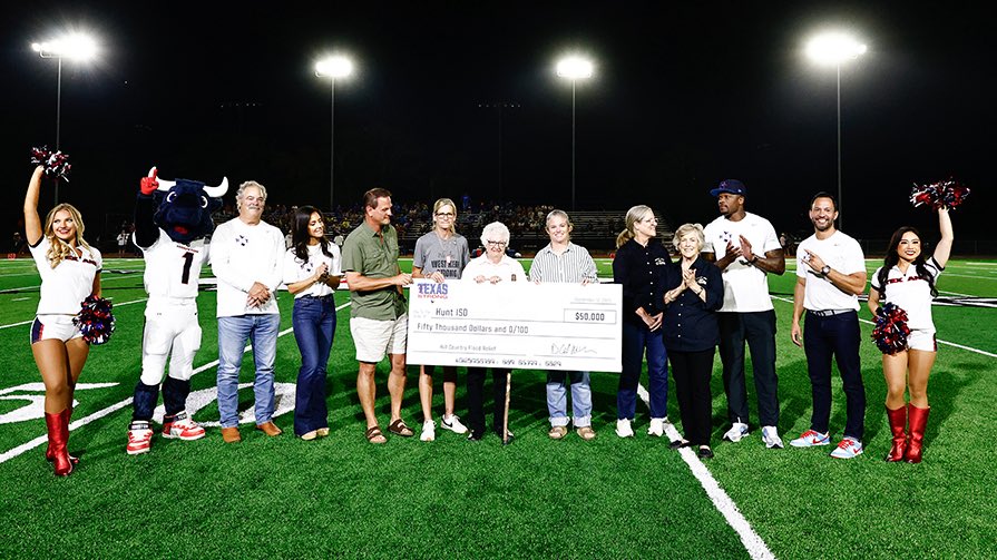 HoustonTexans's tweet image. Last week, we visited our neighbors in the Texas Hill Country to rally and uplift the communities following the July 4th floods. 

We provided support to Kerrville, Ingram and Hunt ISDs to assist in rebuilding and restoring what was lost. Together we are #TexasStrong