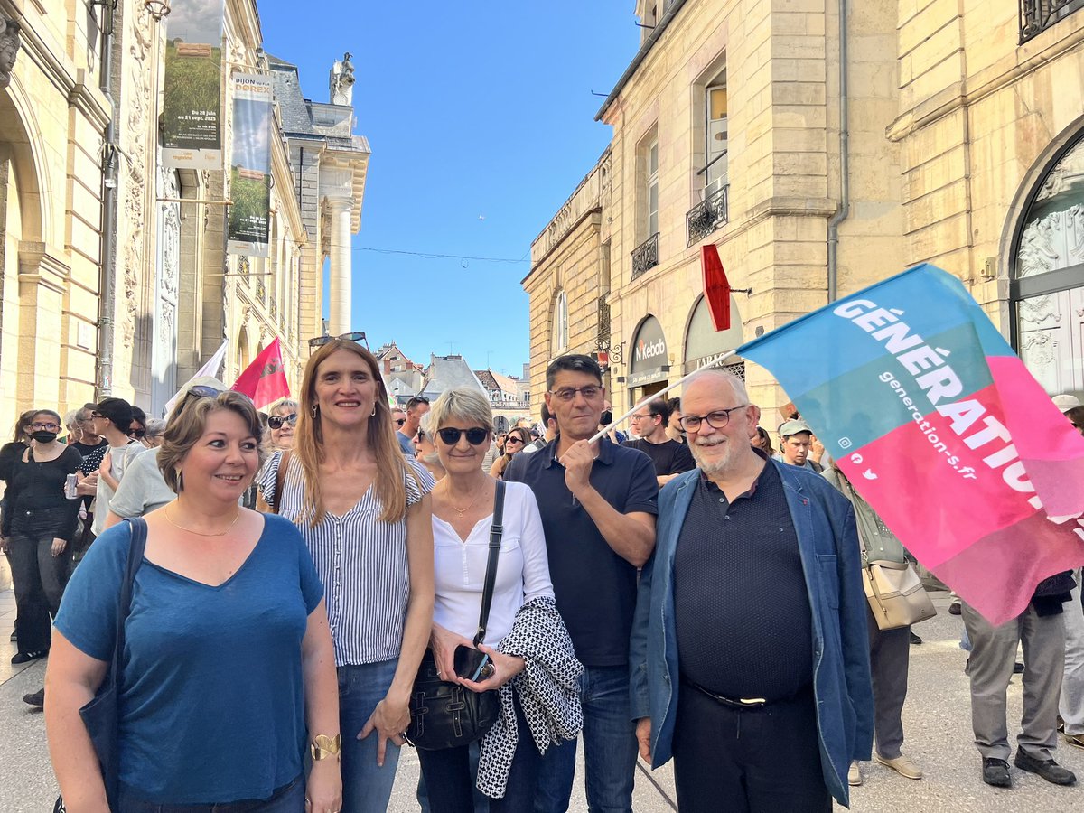 bruno_leon21's tweet photo. En manifestation à Dijon avec les https://t.co/mcWyTERneb du comite @Gen_Dijon21 !
Du monde dans les rue des Dijon malgré l’arrêté du préfet interdisant la manifestation dans le centre ville à partir de 15h30… bonjour la démocratie sociale ! 😡
@GenerationsMvt https://t.co/suQUaWErZQ