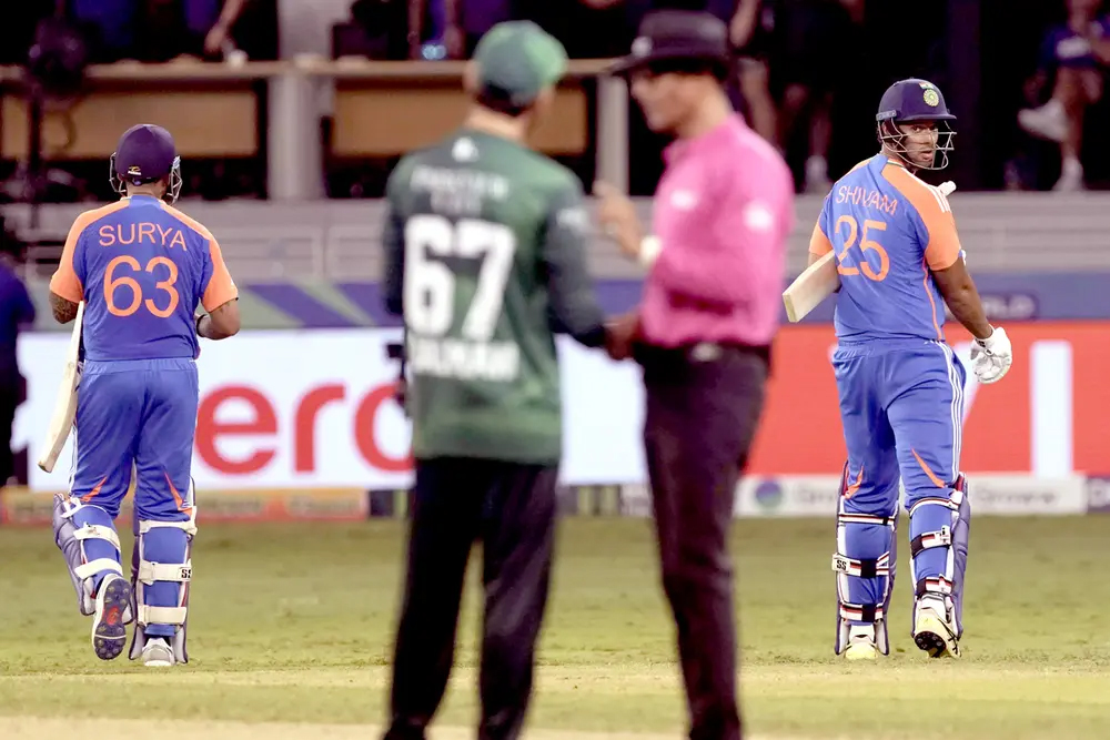 paigamejagat's tweet photo. https://t.co/x60wgbj1JE
ICC rejects PCB's demand to remove match referee Andy Pycroft
@ICC @TheRealPCB @BCCI 
#CricketDrama #AsiaCup #AsiaCup2025 #PakistanCricketBoard #PCB #ICC #AndyPycroft #SalmanAliAgha #SuryakumarYadav #SportsControversy #NoHandShake #IndiaPakistanCricket https://t.co/CrhREAGNBz