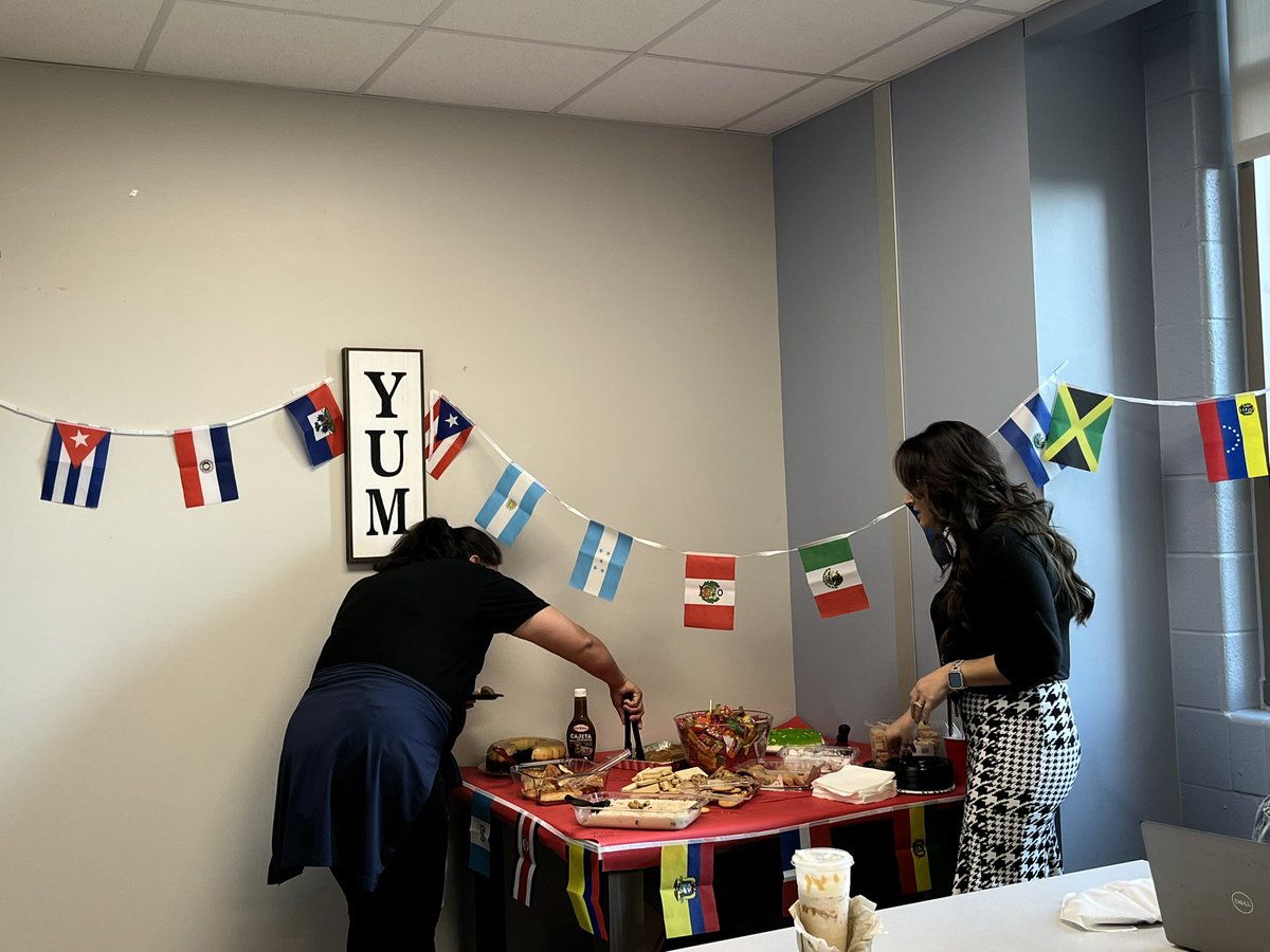 JAbarcaHJH's tweet image. What a great way to kick off Hispanic Heritage month at Haskett! 

#WeAreHaskett #HispanicHeritage 
@HaskettJH