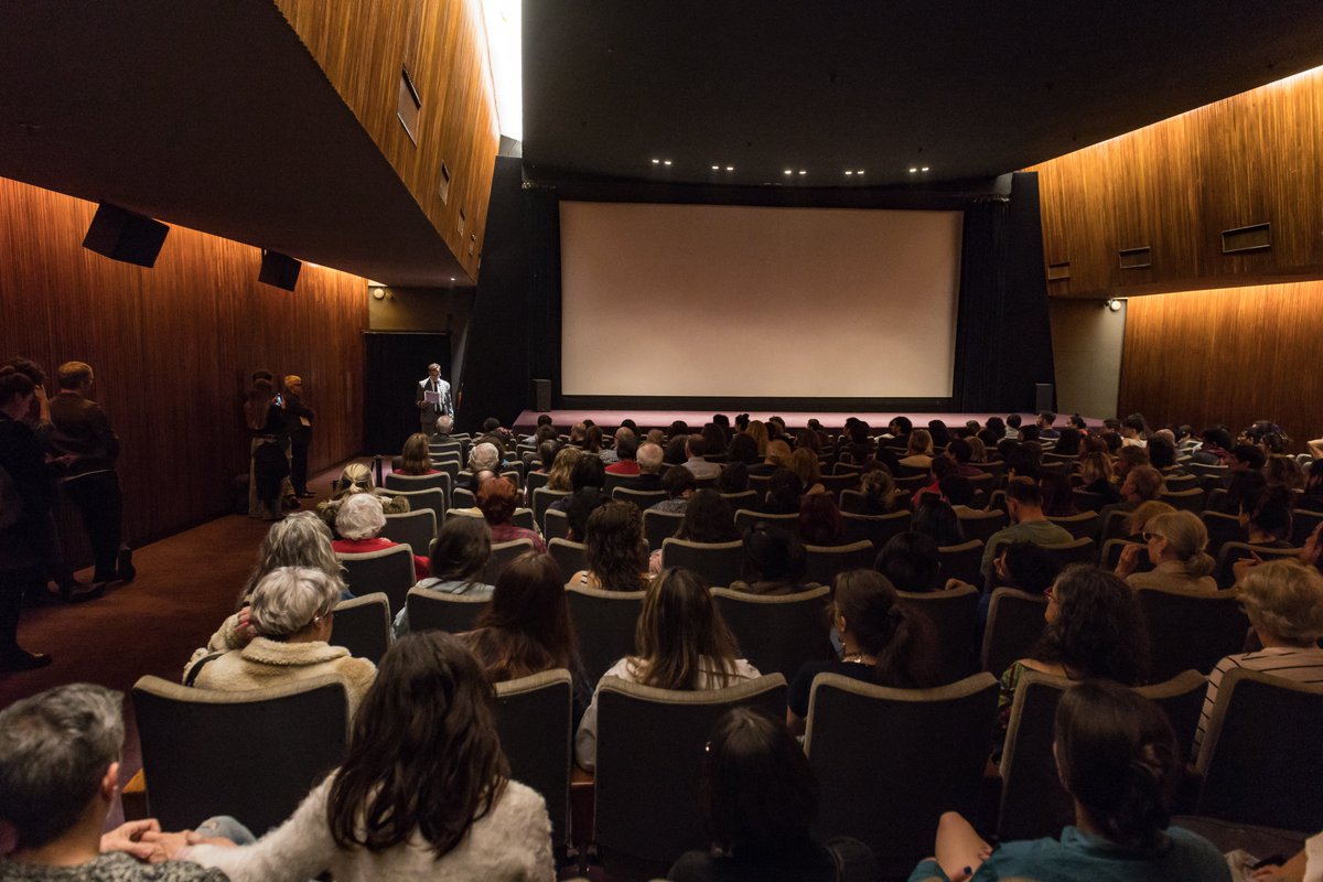 A sala llena tuvo lugar la proyección de Pina, largometraje documental de Wim Wenders que dio comienzo a las Jornadas Pina Bausch, en conmemoración del 45º aniversario de la primera presentación de la prestigiosa directora y coreógrafa alemana en BA.🩰🇩🇪

¡Gracias por ser parte!