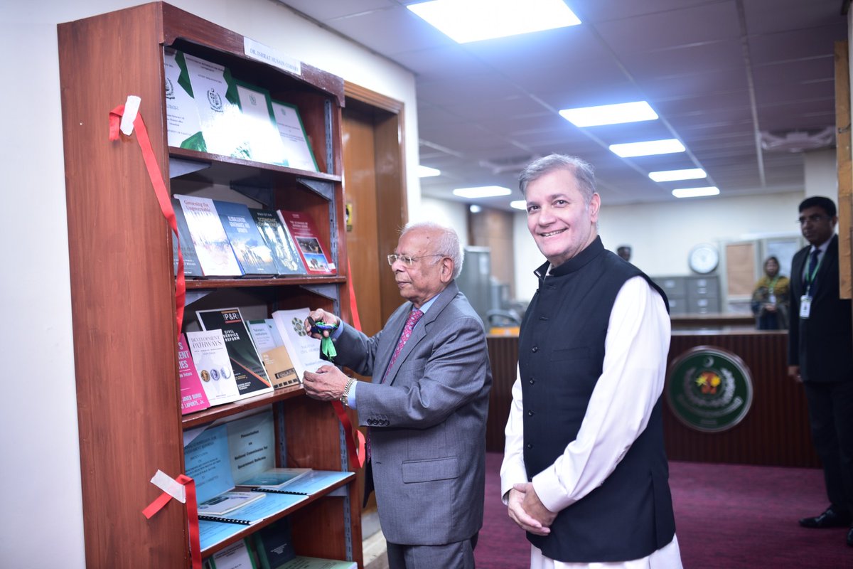 Dr Ishrat Husain former Governor of the State Bank of Pakistan from 1999 to 2006, ex Dean &amp; Director of the Institute of Business Administration from 2008 to 2016, visited NIPA Karachi today and inaugurated Dr Ishrat Husain Corner in the Library of NIPA,Karachi

#Karachi
