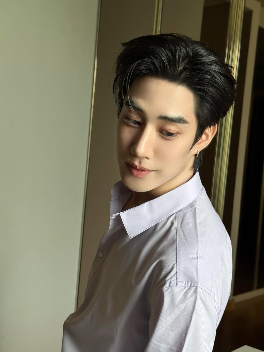 เซตนี้ยิ่งตอกย้ำว่าภาพคุณอินทัชมันชัดในตาเค้าขึ้นทุกวัน ตอนอ่านอินคุณนึกภาพเลยว่าคุณอินต้องหน้าแบบนี้ แต่งตัวแบบนี้ เซตผมแบบนี้ ฮีพร้อมจะรับบทเกย์ป.โท ธงเขียว แสนดีแล้วจริง ๆ