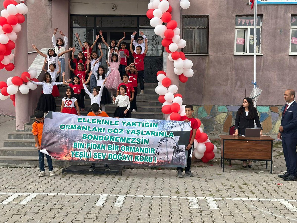 Kaymakamımız Sayın Kübra BAKA KILIÇ, İlçe protokolü ve değerli velilerin katılımlarıyla, İlköğretim Haftası dolayısıyla düzenlenen programa iştirak etti.
