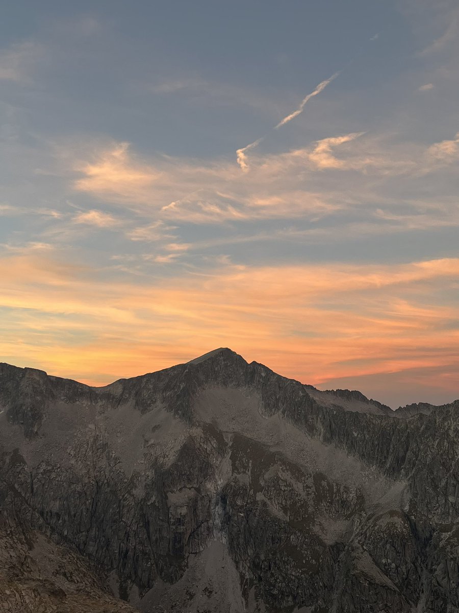 Cap vespre des de la Tuca d’Anglios. Les dues primeres mirant cap a l’oest (Aigüestortes), la tercera amb la silueta del Russell i l’última amb el Molières.