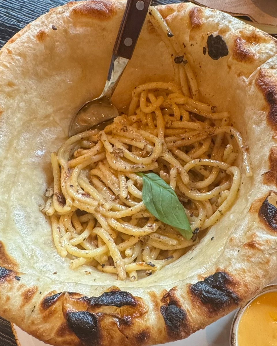 johnnexi's tweet image. Truffle pasta in a pizza bowl! 😮
is awesome and tastes fantastic but makes you quite full 🤤👍
#pizzabowl #pasta #60secondstonapoli