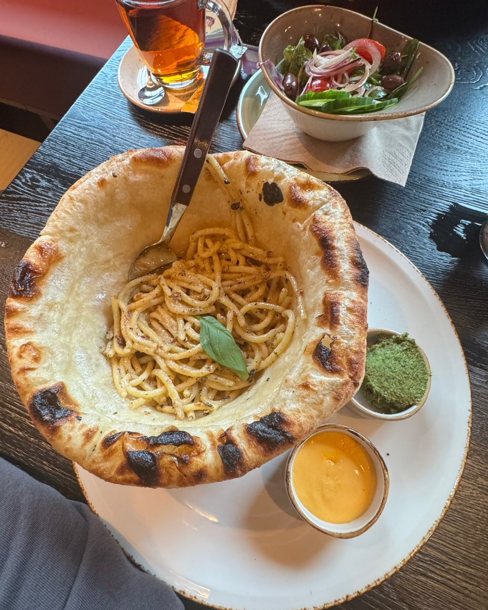 johnnexi's tweet image. Truffle pasta in a pizza bowl! 😮
is awesome and tastes fantastic but makes you quite full 🤤👍
#pizzabowl #pasta #60secondstonapoli