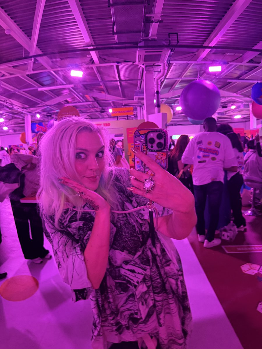 Alix Fox 🦊 tweet media