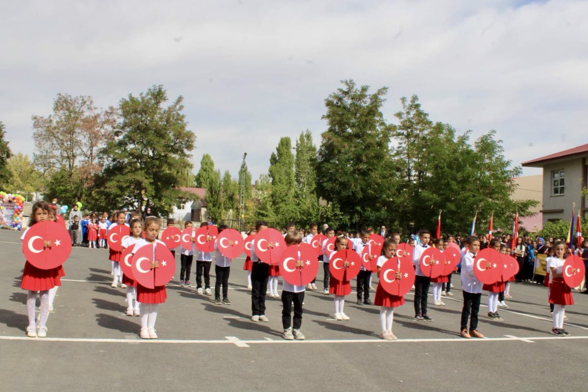 📌Kaymakamımız Sn. Erkan MİNUZ, Belediye Başkanı Sn. İsmet ASLAN ve ilçe protokolü  ile birlikte; 

 ✏️📚🔔2025-2026 Eğitim Öğretim yılı "İlköğretim Haftası" kutlama programı kapsamında,

📍Osmangazi Ortaokulu’nda düzenlenen etkinliklere katıldı.