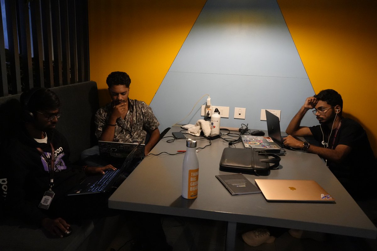 Shashikumar094's tweet photo. 🛠️ Team1 Hackathon India Tour 2025 🇮🇳 -Chennai
This hackathon was not just about building projects -it was about learning, connecting, and getting inspired. Grateful to have met my college senior @ThePrayasu 
Thanks for your mentorship and guidance throughout, it meant a lot.. https://t.co/jZlItndrEg