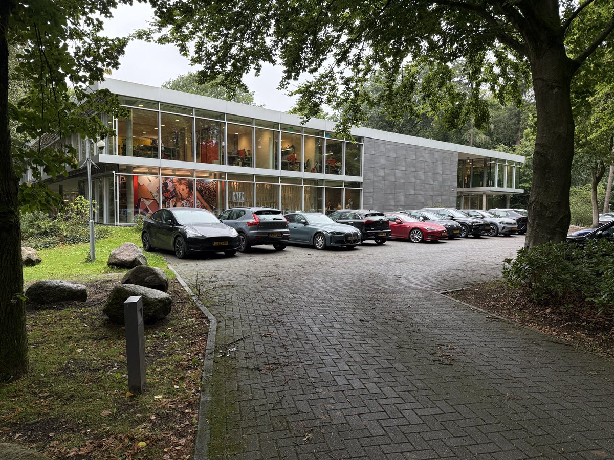 Toob_Alers's tweet image. Geen straf om hier actief aan het werk te zijn, toch?  #Kern #InRetail

Nu… echt weekend 😉