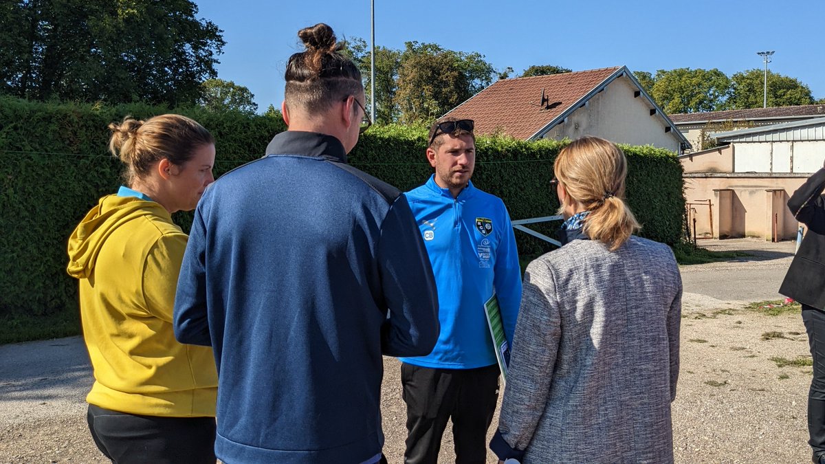 #JNSS Ce matin, <a href="/CatherineRidard/">Catherine Ridard</a>, IA-DASEN, s'est rendue à Port-sur-Saône pour la journée nationale du sport scolaire : près de 200 élèves des écoles de la ville et de Scey-sur-Saône ont participé à 8 ateliers sportifs animés par nos équipes et nos partenaires 🙏 <a href="/acbesancon/">Académie de Besançon</a>