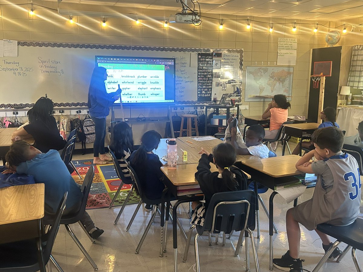 Visiting <a href="/RGHibbettElem/">Rufus G. Hibbett Elementary</a> and Observed Mrs. Lewis transition her tier 2 reading instruction from the previous day into the tier 1 for today and witnessed their growth.  #fcslearn #yoursystemourcommunityoneflorence
