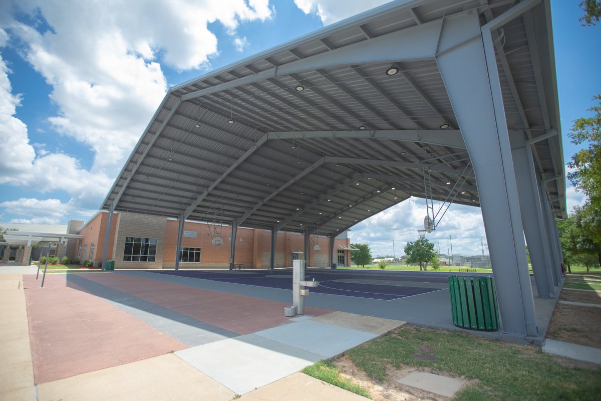 🏀 The basketball courts at the Lincoln Recreation Center pavilion are closed today for resurfacing and new paint.

Over the next two weeks, weather permitting, courts will also be resurfaced at Pebble Creek, Southern Oaks, Fitch, Central, and Merry Oaks parks.