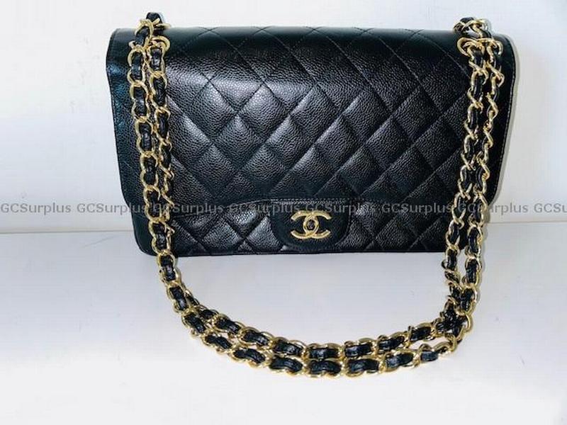 GCSurplus_PSPC's tweet image. This #Chanel Classic Flap Jumbo is one of the most sought-after luxury handbags. Crafted from premium materials, it features the signature Chanel diamond quilting and gold-tone hardware, including the iconic CC turn lock. 👜
Find it on #GCSurplus ➡️ ow.ly/fXmp50WYQo8