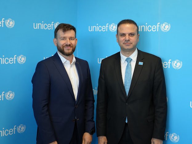 MunirMammadzade's tweet image. Fruitful meeting with 🇺🇦 Minister of Social Policy, Family and Unity Denys Uliutin. @MinSocUA 

We discussed way forward for @UNICEF_UA joint priorities: urgent support for vulnerable children &amp;amp; families, childcare system reforms and strengthening #socialprotection #foreverychild