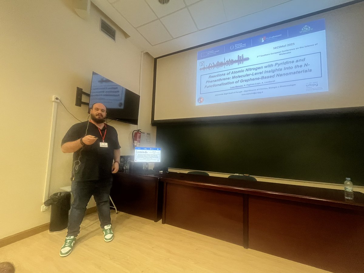Luca Mancini de la Univ de Perugia <a href="/UniperugiaNews/">Università degli Studi di Perugia</a> cierra el #SECSMol <a href="/iff_csic/">IFF_CSIC</a> <a href="/CSIC/">CSIC</a> #CampusSerrano hablando de Reactions of Atomic Nitrogen with pyridine and Phenanthrene: Graphene-based materials
