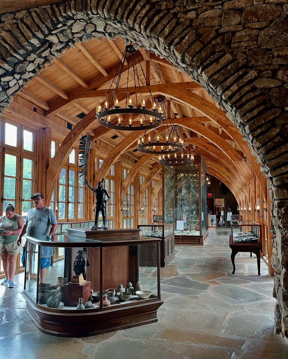 Walk through the history of our region.

📷 : envisagevintage on Instagram